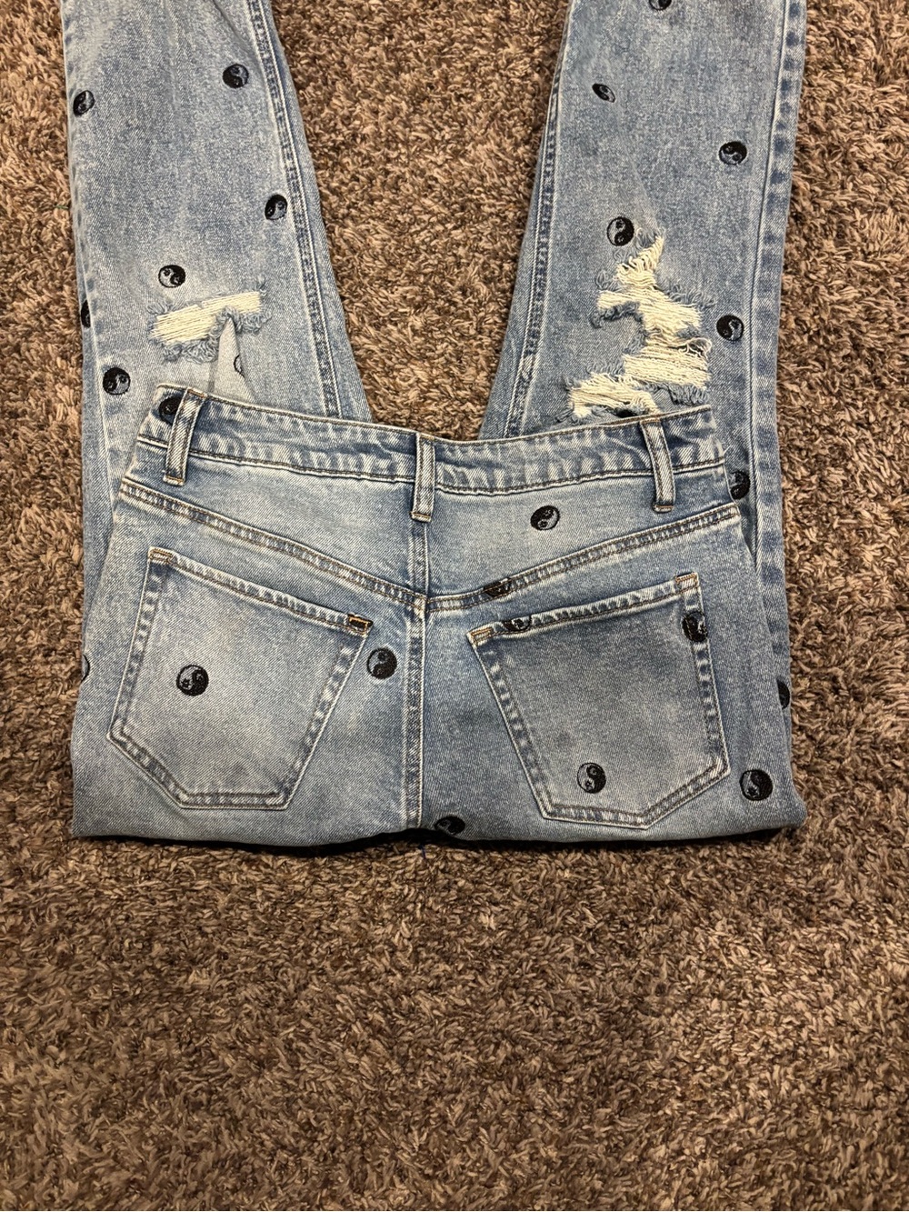Tinseltown Light Wash Blue Distressed Jeans with Yin Yang Print
